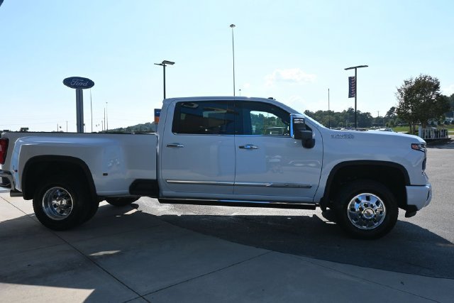 2026 Chevrolet Silverado 3500 HD High Country - Photo 9