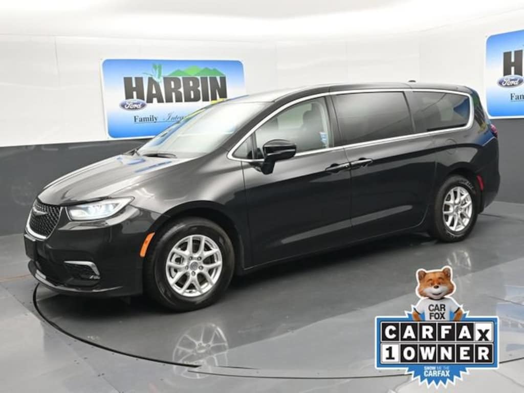 Used 2024 Chrysler Pacifica Touring L