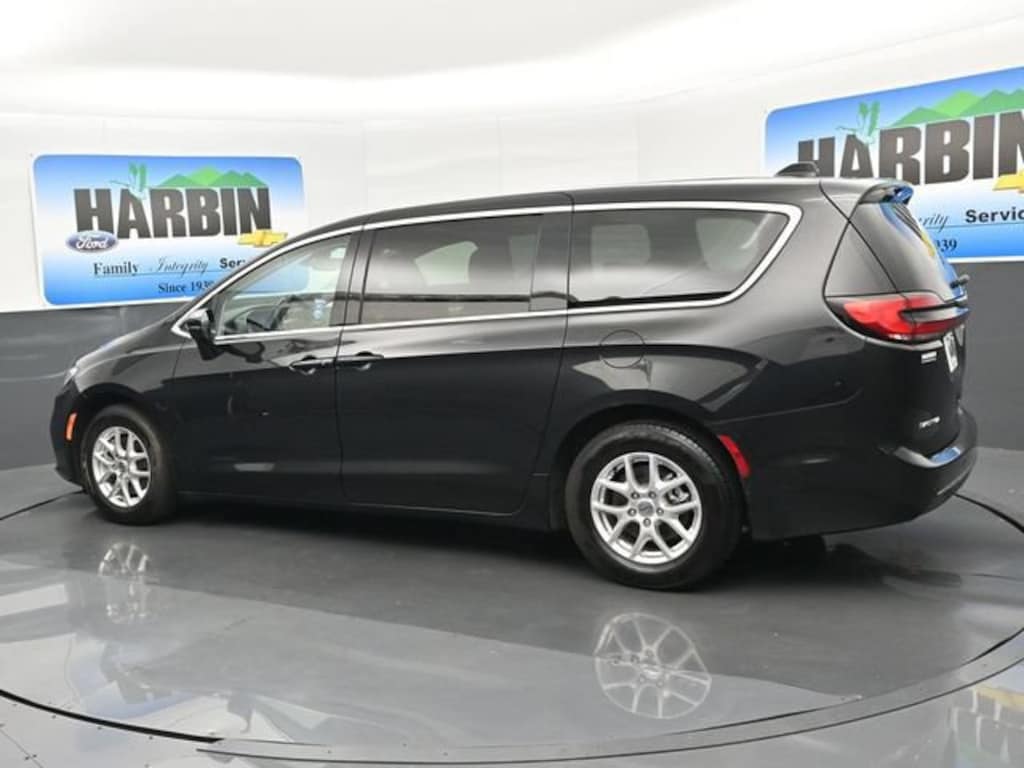 Used 2024 Chrysler Pacifica Touring L