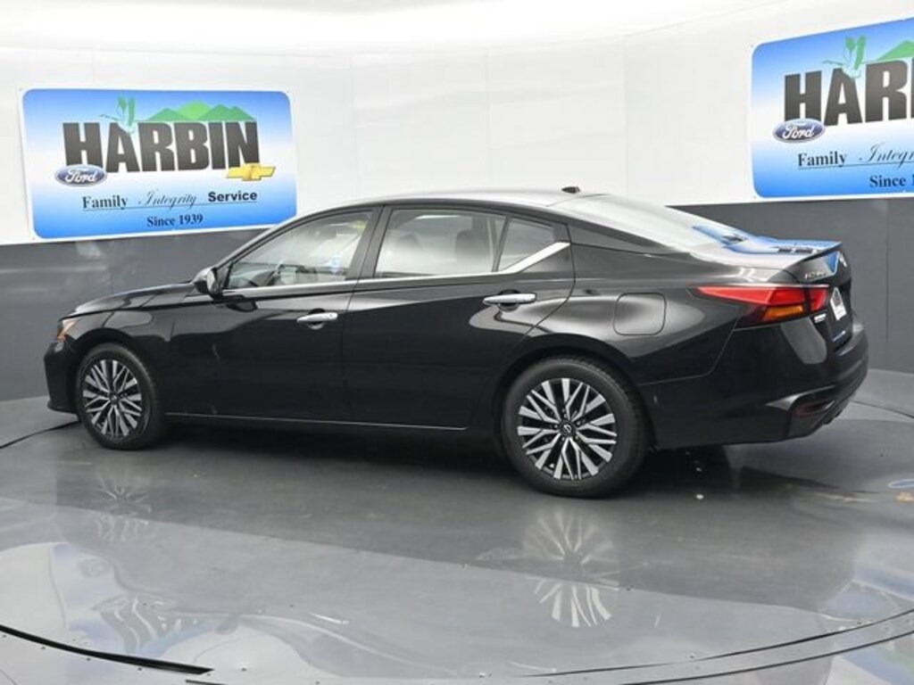 Used 2025 Nissan Altima SV