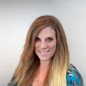 Staff member Angie Owens from ID_57ba0acb4b1b