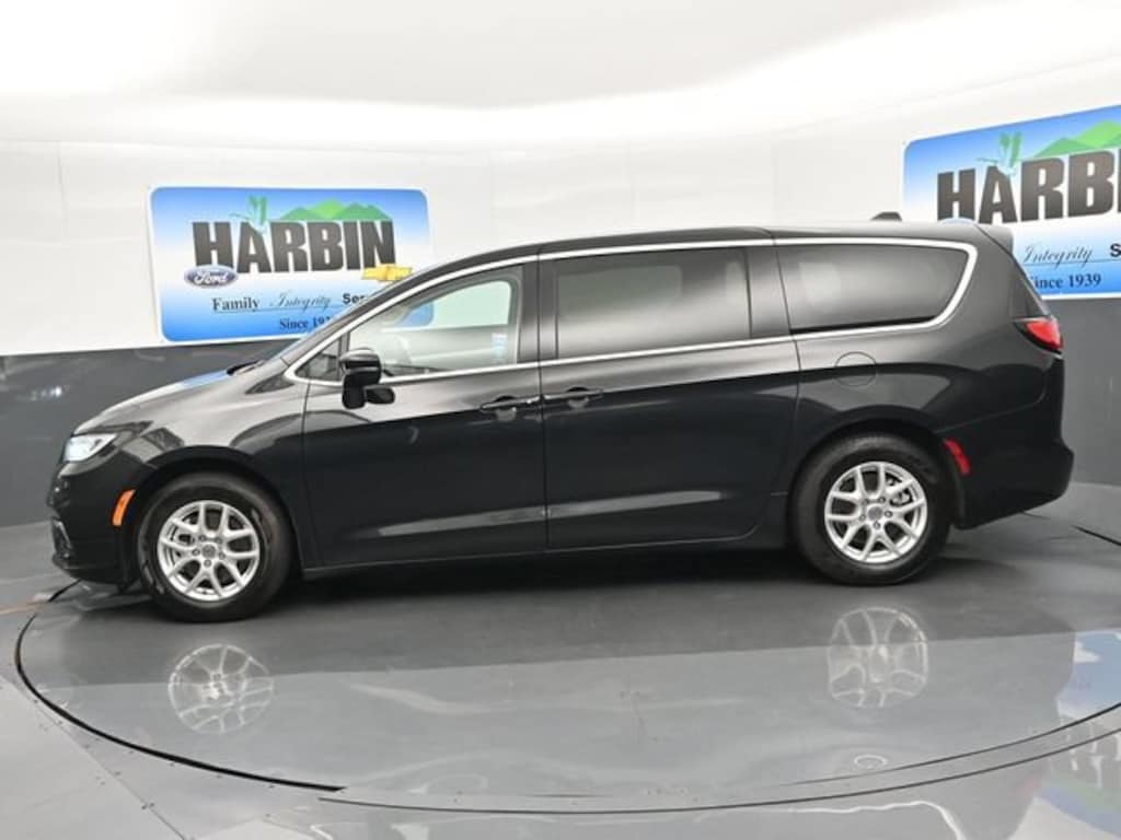 Used 2024 Chrysler Pacifica Touring L