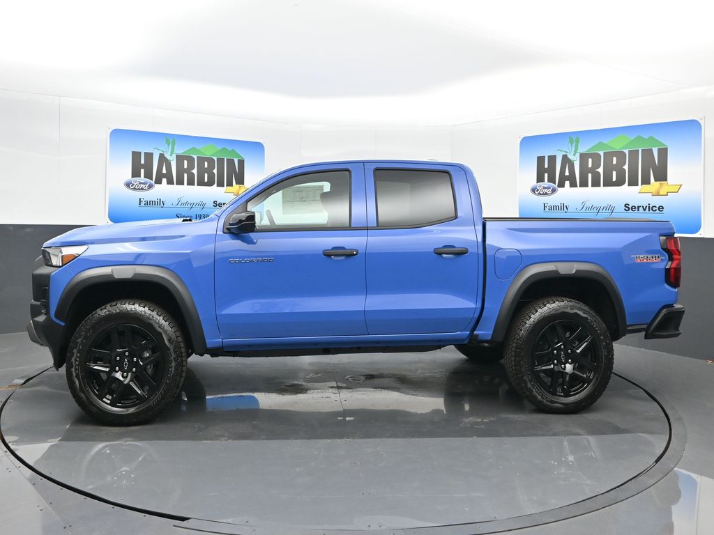 2025 Chevrolet Colorado Trail Boss photo 2