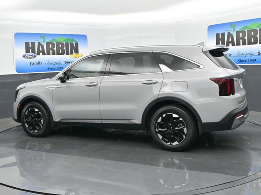 Used 2025 Kia Sorento S