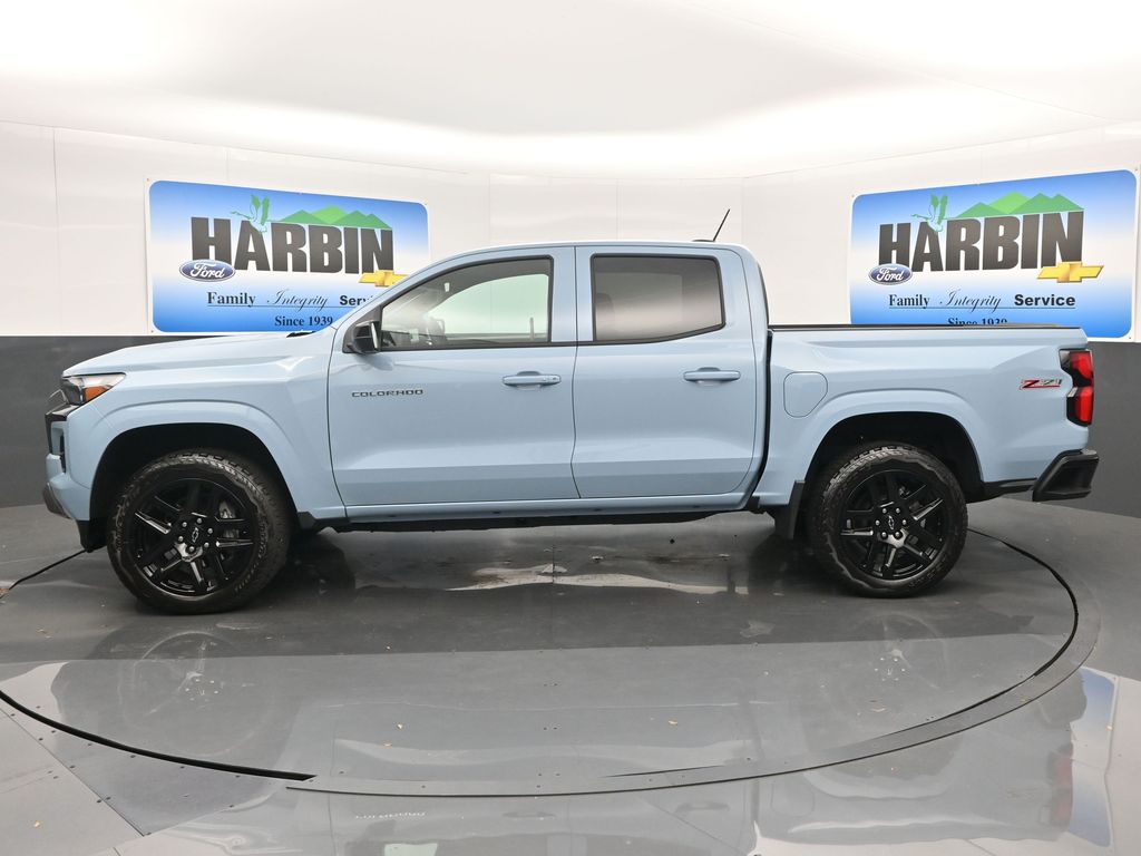 2025 Chevrolet Colorado Z71 photo 2