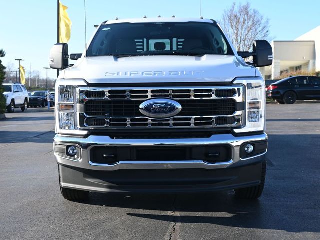 2026 Ford F-350 Super Duty Chassis Cab XL's photo