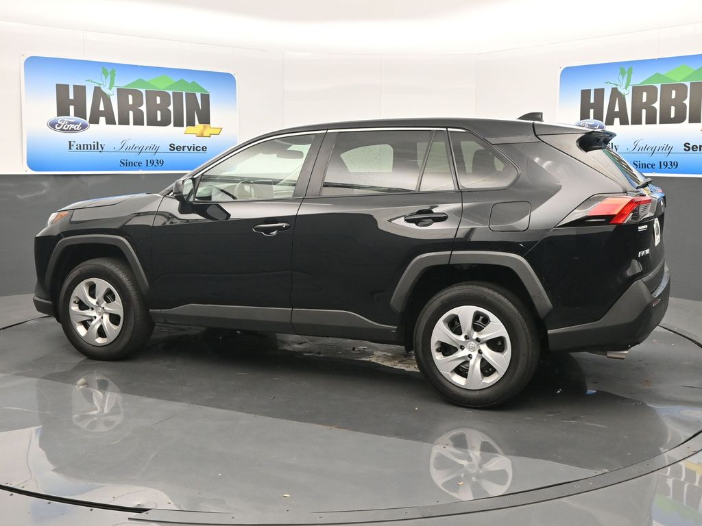 2024 Toyota RAV4 LE photo 3
