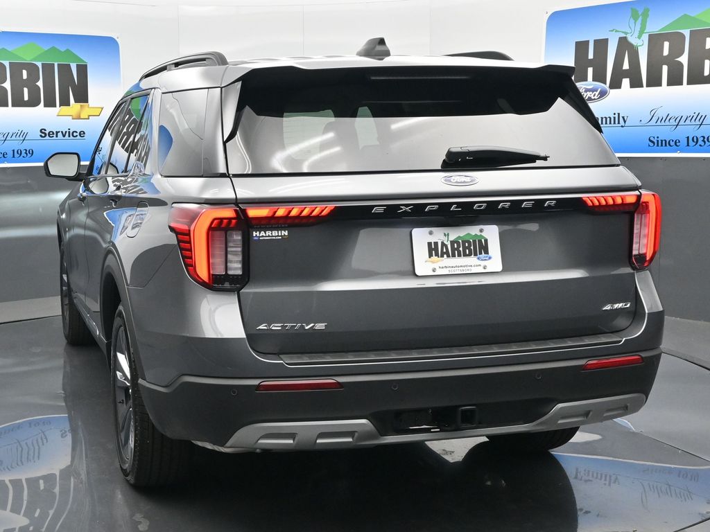 2025 Ford Explorer photo 4