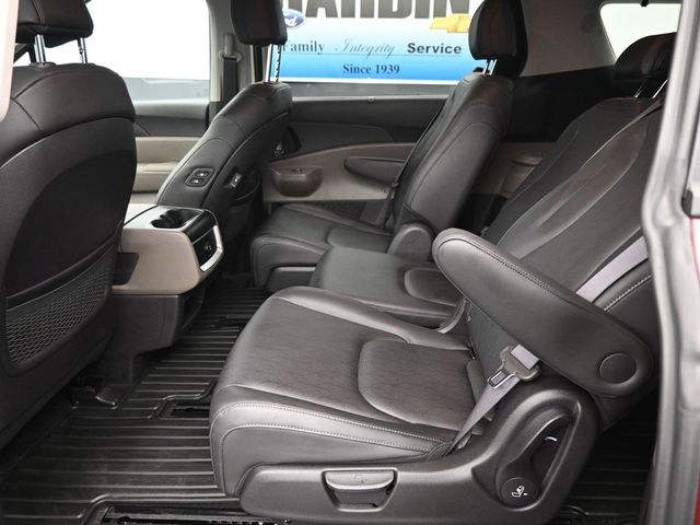 2025 Kia Carnival EX - Photo 11
