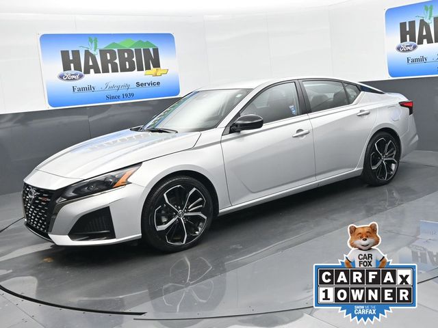 2025 Nissan Altima SR's photo