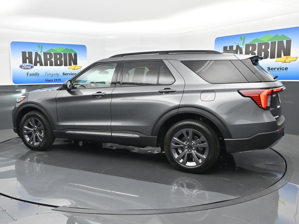 2025 Ford Explorer photo 3