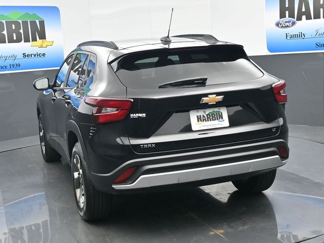 2025 Chevrolet Trax LT photo 4