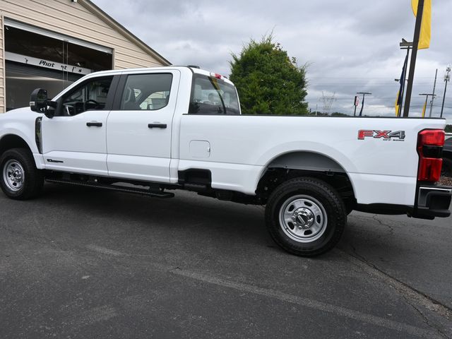 2025 Ford F-350 XL photo 4