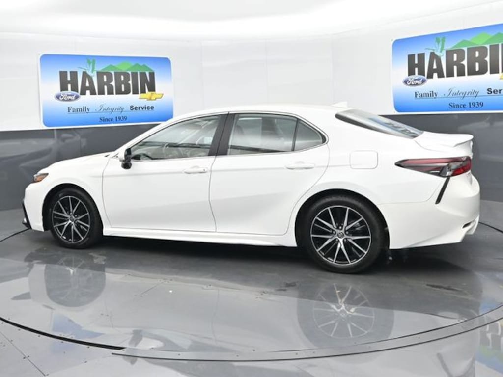 Used 2022 Toyota Camry SE Sedan
