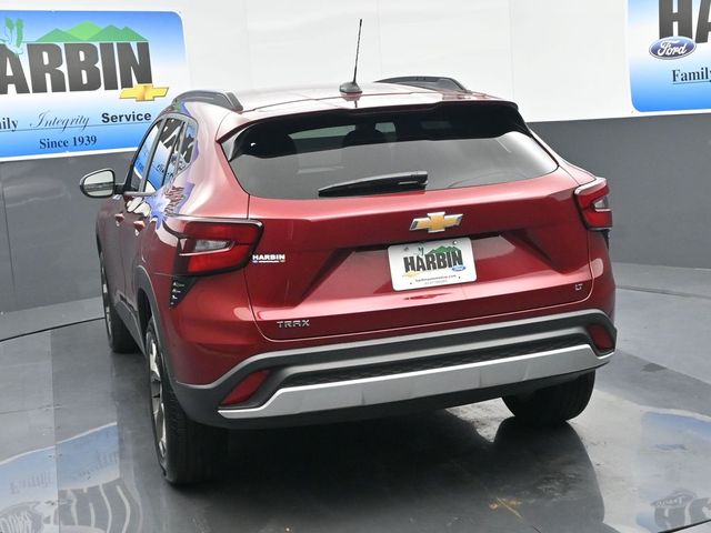 2025 Chevrolet Trax LT photo 3