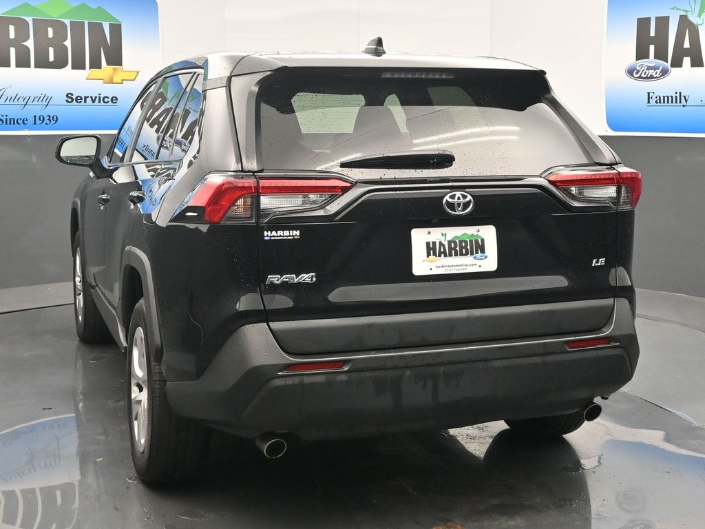 2024 Toyota RAV4 LE photo 4