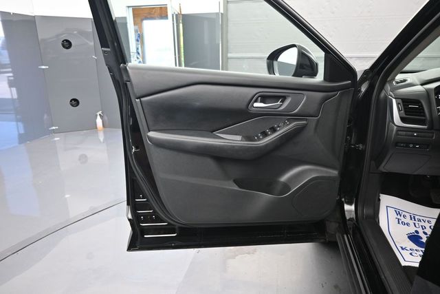 2025 Nissan Rogue SV - Photo 11