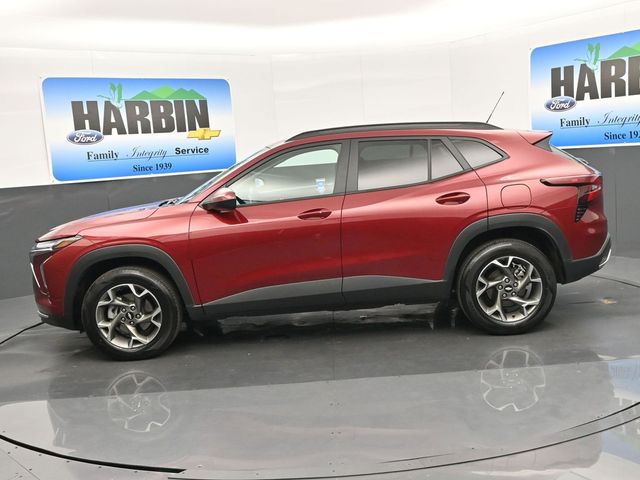 2025 Chevrolet Trax LT photo 2