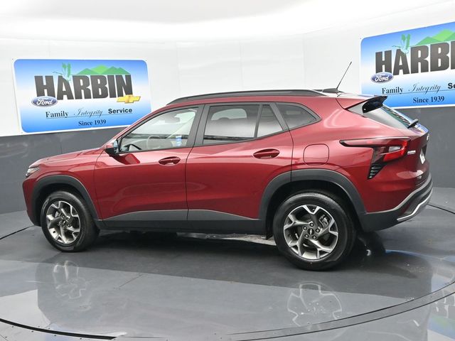 2025 Chevrolet Trax LT photo 2