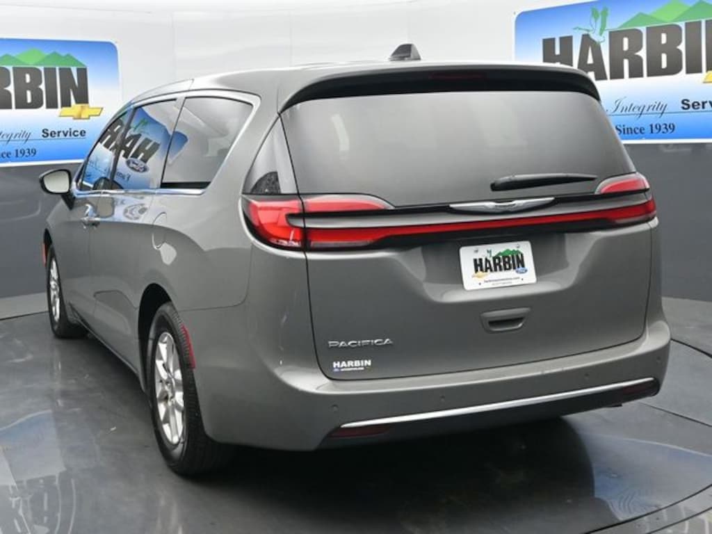 Used 2025 Chrysler Pacifica Select Minivan/Van