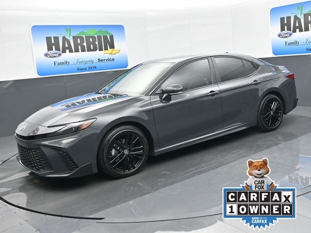 2025 Toyota Camry SE's photo