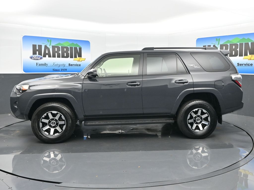 2024 Toyota 4Runner TRD Off-Road photo 2
