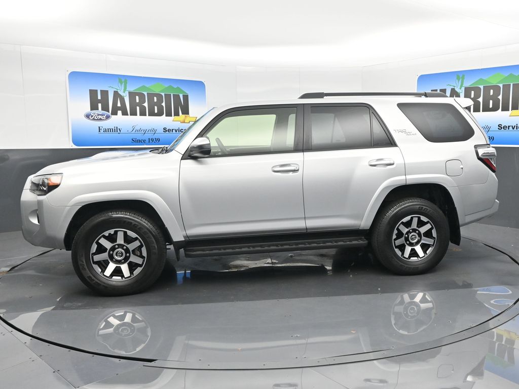 2024 Toyota 4Runner TRD Off-Road photo 2