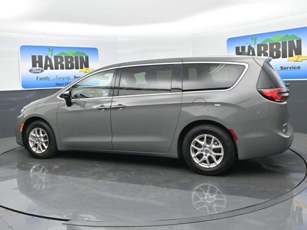 Used 2025 Chrysler Pacifica Select Minivan/Van