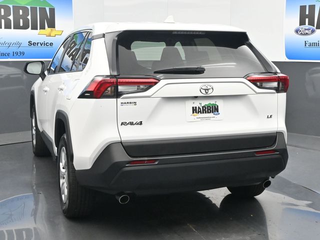 2024 Toyota RAV4 LE photo 4