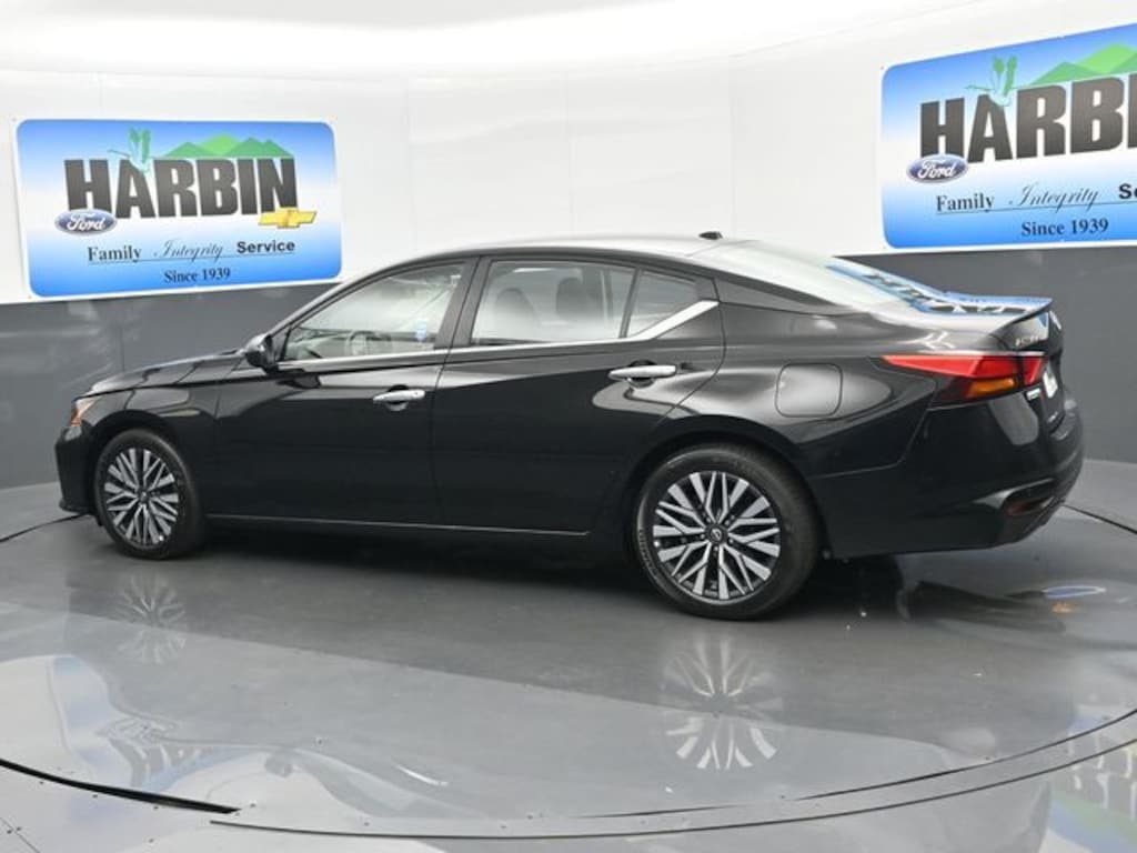 Used 2025 Nissan Altima 2.5 SV Sedan