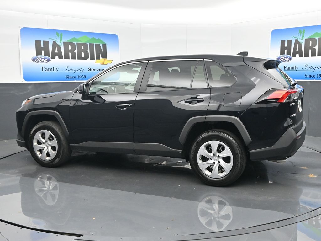 2024 Toyota RAV4 LE photo 3