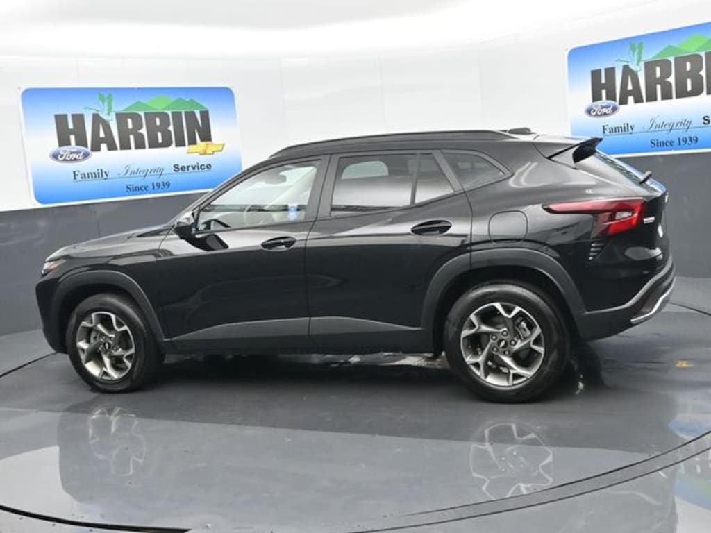 Used 2025 Chevrolet Trax LT SUV