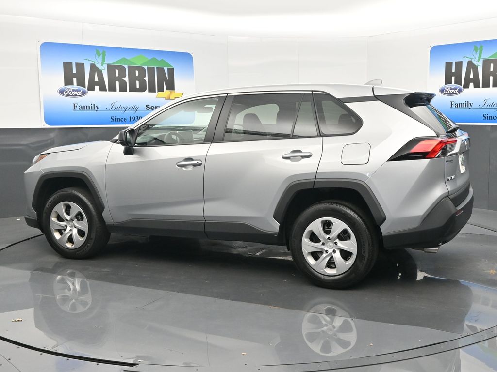 2024 Toyota RAV4 LE photo 3
