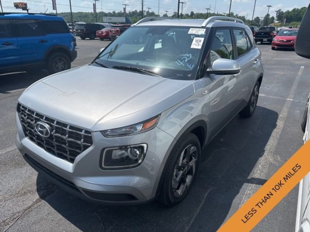 Used 2025 Hyundai Venue SEL SUV