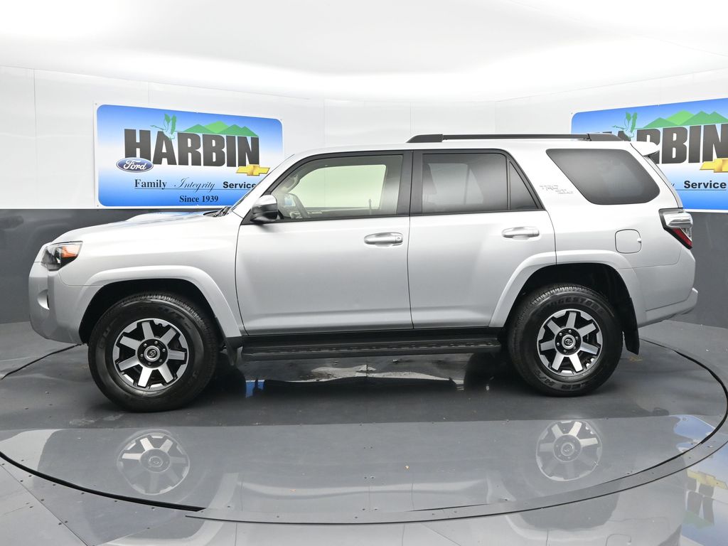 2024 Toyota 4Runner TRD Off-Road photo 2