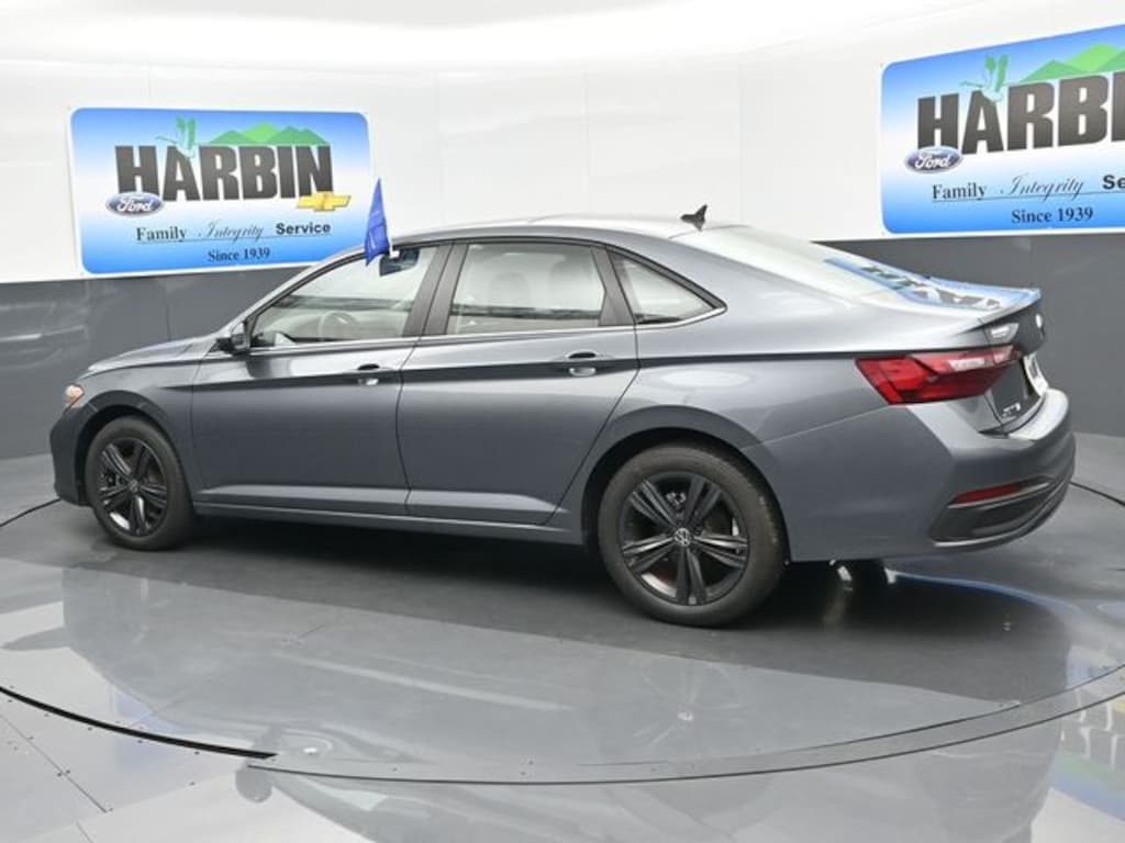 Used 2024 Volkswagen Jetta 1.5T SE Sedan