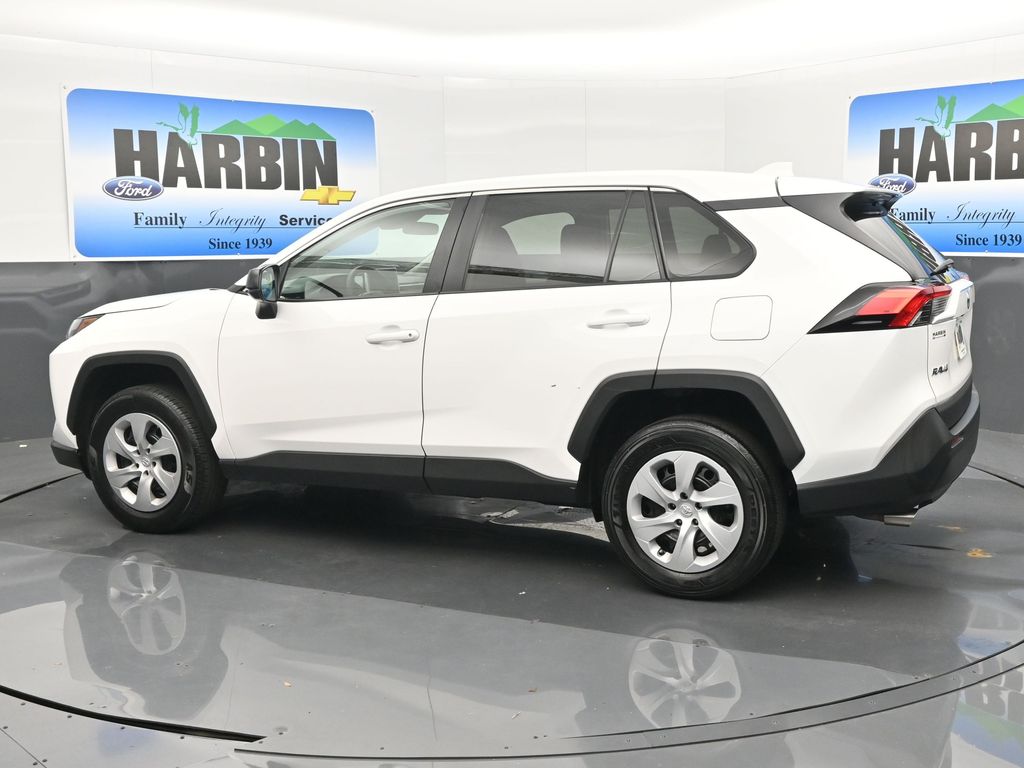 2024 Toyota RAV4 LE photo 3