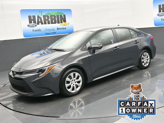 2025 Toyota Corolla LE's photo