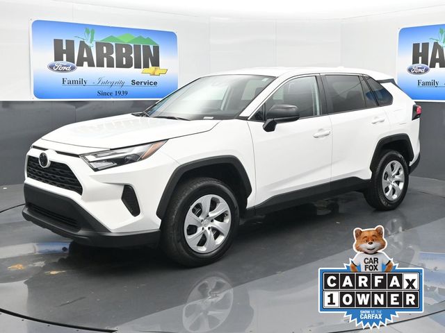 2024 Toyota RAV4 LE's photo