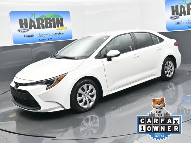 2025 Toyota Corolla LE's photo