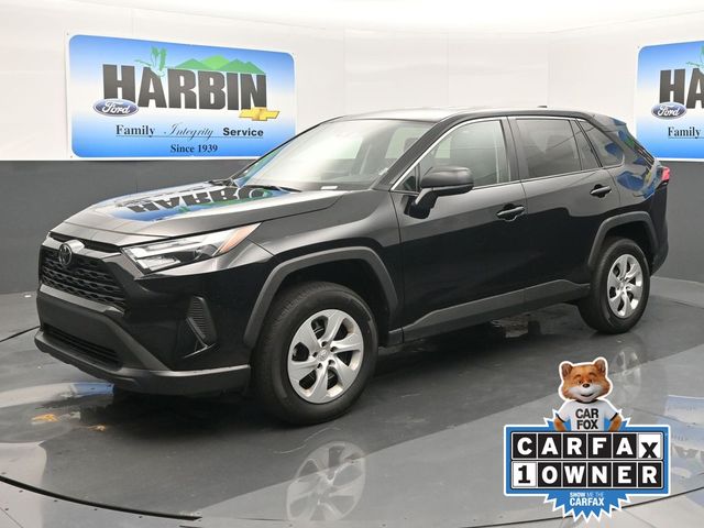 2024 Toyota RAV4 LE's photo