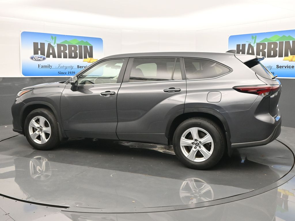 2024 Toyota Highlander LE photo 2