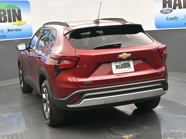 2025 Chevrolet Trax LT photo 4