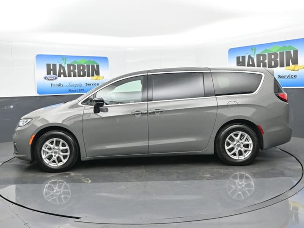 Used 2025 Chrysler Pacifica Select Minivan/Van