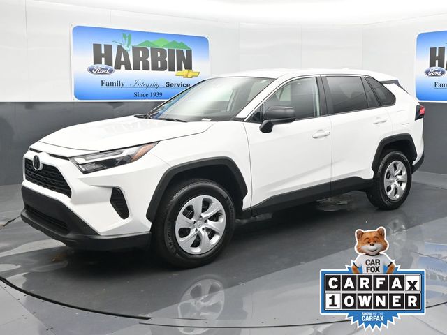 2024 Toyota RAV4 LE's photo