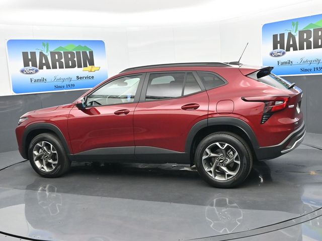 2025 Chevrolet Trax LT photo 2