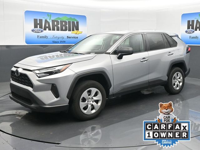 2024 Toyota RAV4 LE's photo
