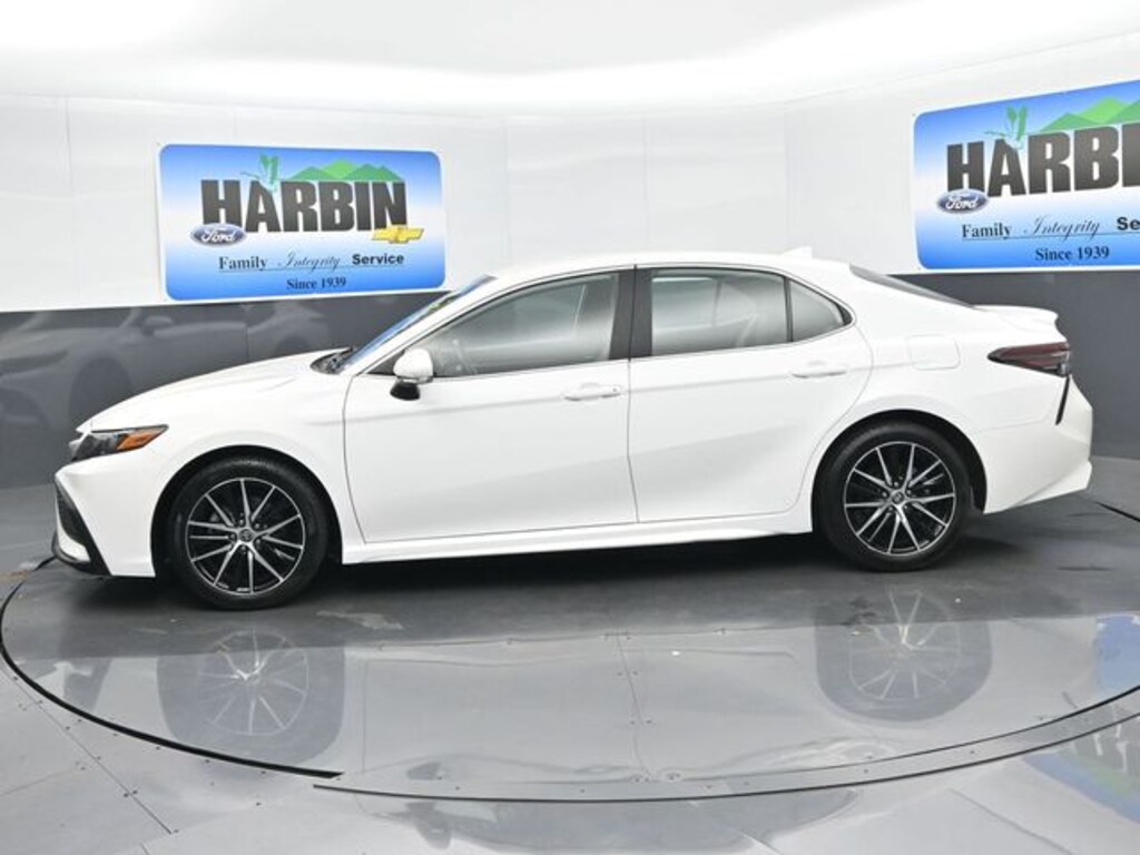 Used 2022 Toyota Camry SE Sedan