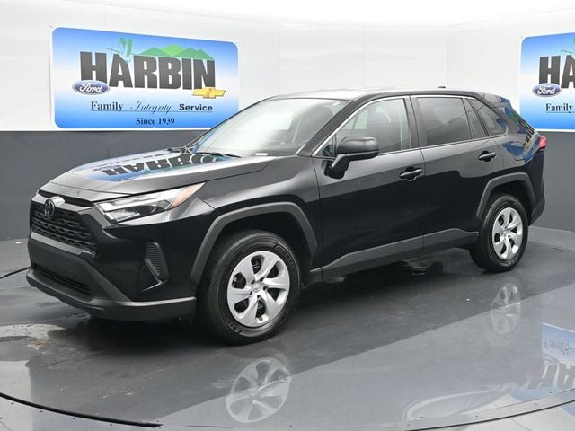 2024 Toyota RAV4 LE's photo