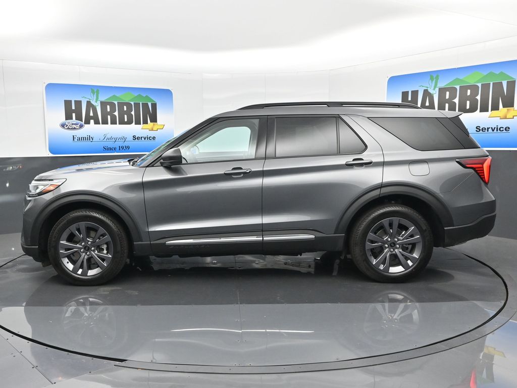 2025 Ford Explorer photo 2